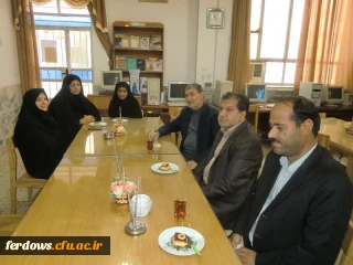 تجلیل از کتابدار واحد دانشگاهی بنت الهدی صدر فر دوس به مناسبت هفته کتاب و کتابخوانی