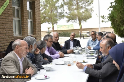 بازدید پرسنل دانشگاه از سرای سالمندان به مناسبت روز سالمند