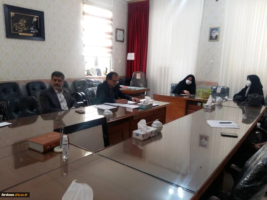 برگزاری جلسه آموزشی با اساتیددرمورد دستور العمل های بخشنامه شماره 3 آموزش - حضور دانشگاه و برگزاری امتحانات پایان ترم  2