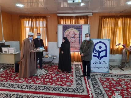 برگزاری کرسی تلاوت قران کریم وتجلیل از همکاران آقا به مناسبت ولادت امام علی (ع)وروز پدر 3