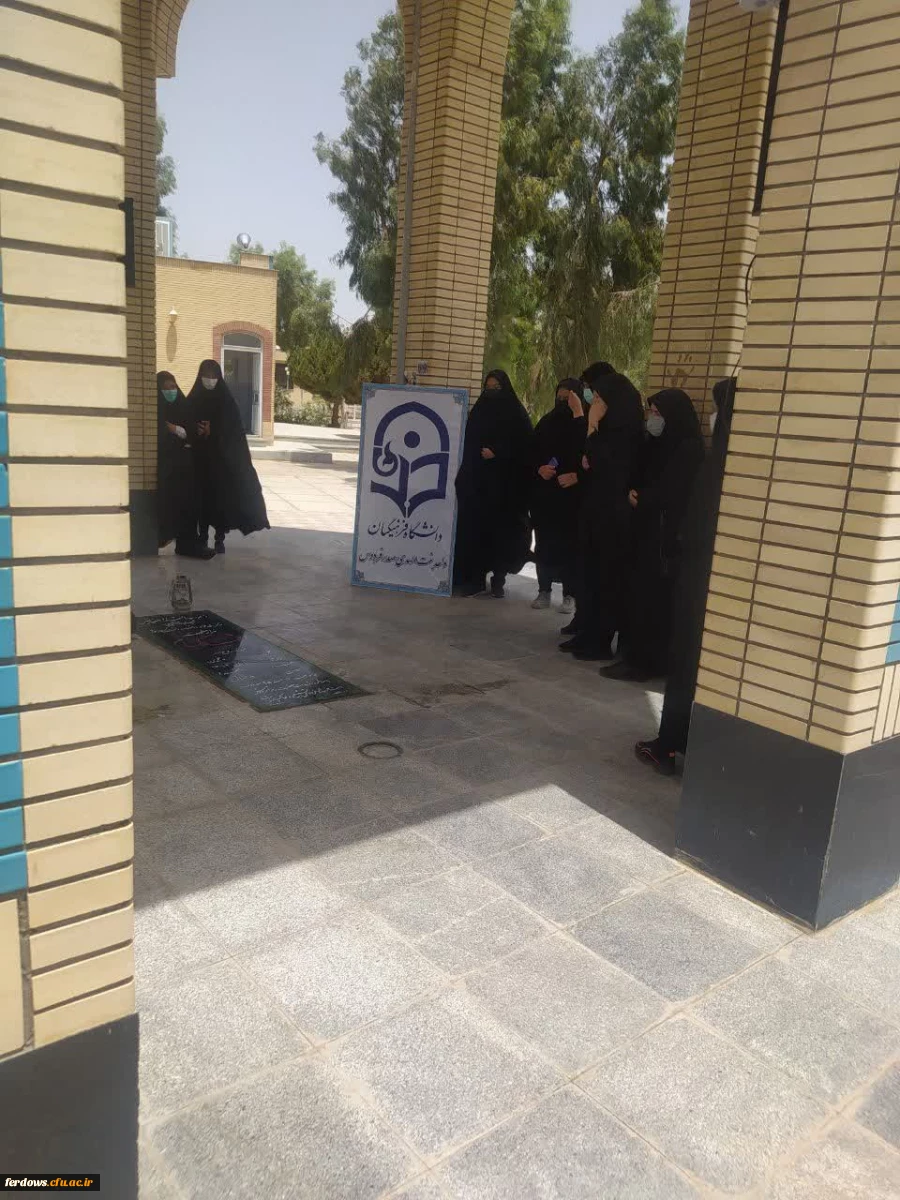 غبار روبی وعطر افشانی مزار شهدا به مناسبت سالروز فتح خرمشهر 2