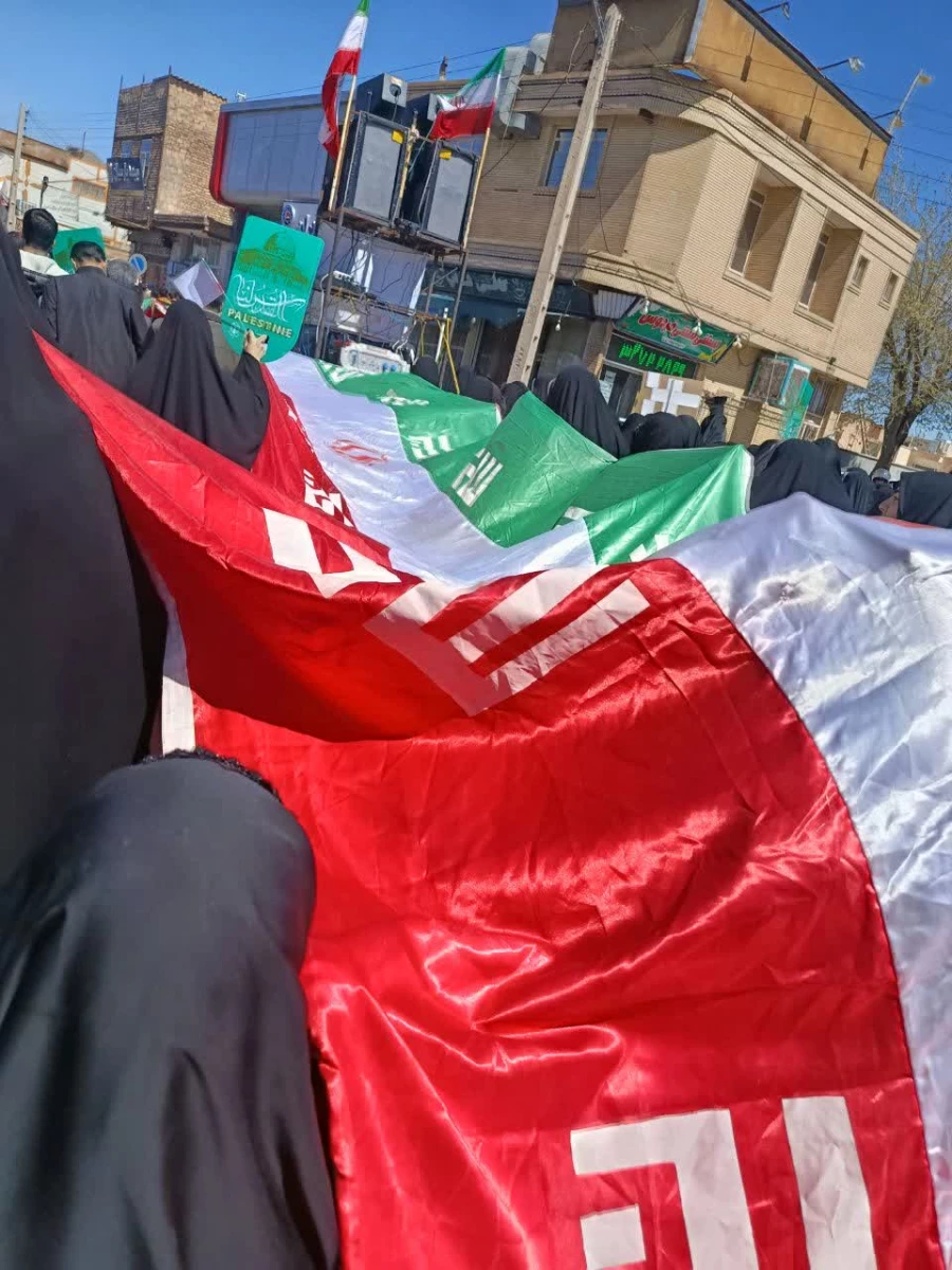 «لبیک به ندای قدس؛ حضور پرشور دانشگاه فرهنگیان واحد بنت الهدی صدر فردوس در راهپیمایی جهانی روز قدس
 3